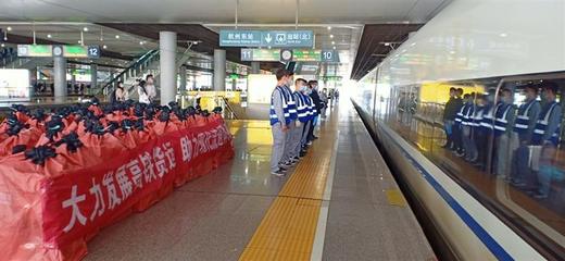 “双11”长三角每天200多趟高铁运快递,本月已发送1万多吨电商货